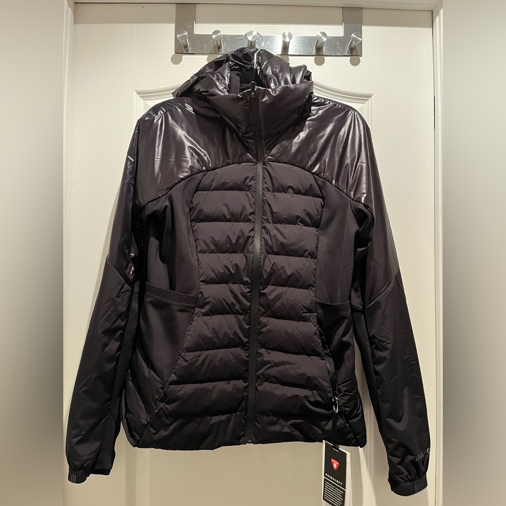 Lululemon Down For it All jacket
NWT - size 10
